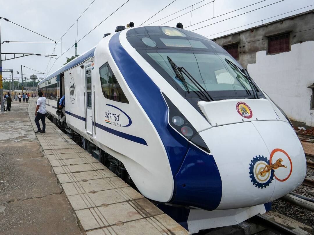 Man Held For Throwing Stones, Damaging Windows Of Vande Bharat Train In MP Man Held For Throwing Stones, Damaging Windows Of Vande Bharat Train In MP Man Held For Throwing Stones, Damaging Windows Of Vande Bharat Train In MP