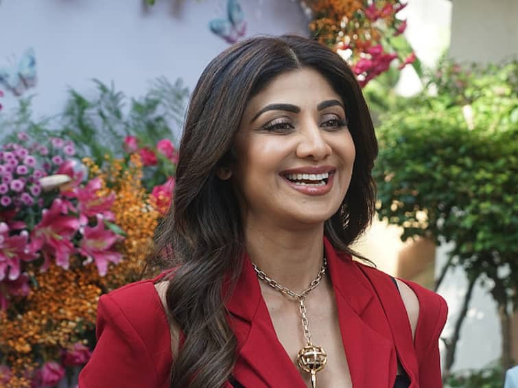 Shilpa Shetty Takes Fitness To New Heights With Stand Up Exercise Challenge. WATCH