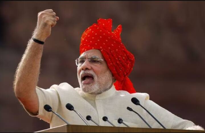 2014 पासून प्रत्येकवेळी लाल किल्ल्यावरुन पंतप्रधान मोदी हे काही ना काही महत्त्वाच्या घोषणा करत आले आहेत. यावेळी तर 2024 च्या निवडणुकीआधीचं त्यांचं शेवटचं भाषण असणार आहे. त्यामुळे त्या दृष्टीने ते कुठली महत्त्वाची घोषणा करतात याकडे सगळ्यांचं लक्ष असेल. जाणून घेऊया लाल किल्ल्यावरुन मोदींनी केलेल्या आतापर्यंतच्या महत्त्वाच्या घोषणा