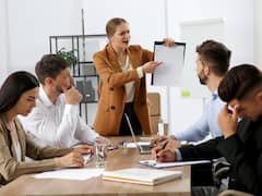 ఆఫీస్‌లో సెలవు తీసుకుంటే నేరస్తుడిలా చూశారు- వైరల్ అవుతున్న ఉద్యోగి ఆవేదన