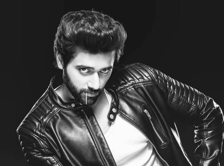 फिर 2018 में आई- जीनियस. इस फिल्म में उन्होंने वासुदेव शास्त्री की भूमिका निभाई थी. फिर 2023 में अब गदर 2 आई है जिससे उत्कर्ष शर्मा चर्चा में बने हुए हैं.