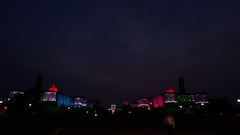 Independence Day: স্বাধীনতা দিবস উদযাপনে প্রস্তুত রাজধানী, লাল কেল্লা-ইন্ডিয়া গেটে মায়াবী আলোর খেলা, কড়া নিরাপত্তা