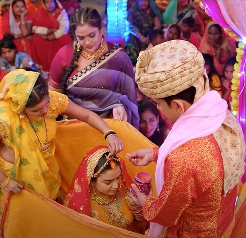 फोटोज इतनी रियल हैं कि कोई भी देख कर चौंक जाए. हालांकि ये फिल्म का सीन है.