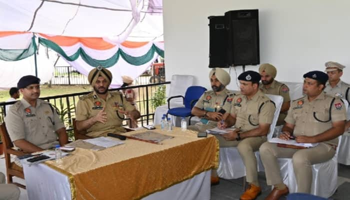 Adequate security arrangements in Mohali in view of Independence Day: IG Gurpreet Singh Bhullar Mohali: ਆਜ਼ਾਦੀ ਦਿਹਾੜੇ ਦੇ ਮੱਦੇਨਜ਼ਰ ਮੋਹਾਲੀ ‘ਚ ਸੁਰੱਖਿਆ ਦੇ ਪੁਖਤਾ ਪ੍ਰਬੰਧ : IG ਗੁਰਪ੍ਰੀਤ ਸਿੰਘ ਭੁੱਲਰ