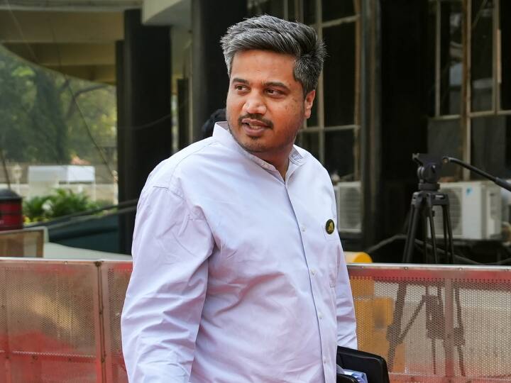 Maharashtra Politics: एकनाथ शिंदे को लगेगा बड़ा झटका? NCP विधायक रोहित पवार के इस दावे ने उड़ाई शिवसेना की नींद NCP MLA Rohit Pawar claims Eknath Shinde Faction MLAs will return to Uddhav Thackeray tension in Shiv Sena Maharashtra Politics: एकनाथ शिंदे को लगेगा बड़ा झटका? NCP विधायक रोहित पवार के इस दावे ने उड़ाई शिवसेना की नींद
