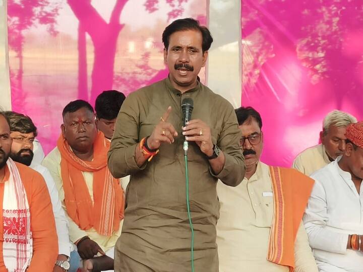 UP Cabinet Minister Anil Rajbhar Attacks On Congress And Farooq Abdullah Over Tiranga Yatra ANN UP Politics: योगी के मंत्री ने तिरंगा यात्रा को लेकर कांग्रेस पर साधा निशाना, फारूक अब्दुल्ला पर भी किया पलटवार