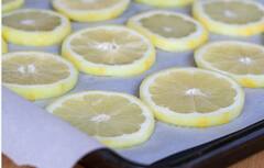 Frozen Lemon : फ्रीजरमध्ये गोठवलेले लिंबू तुम्ही कधी खाल्ले आहे का? शरीराला हे फायदे मिळतील