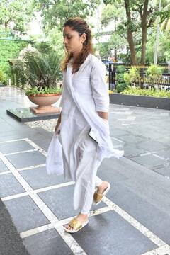 पिता के निधन से टूटी अंकिता लोखंडे ने रखी प्रेयर मीट, मौनी राय समेत एक्ट्रेस का दुख बांटने पहुंचे ये सितारे