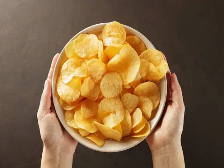 Potato chips procedure ingredidents know how to cook Potato Chips: வீட்டிலேயே உருளைக்கிழங்கு சிப்ஸ் தயாரிப்பது எப்படி? ரொம்ப ஈசிதான்..!