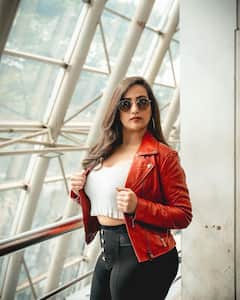 రెడ్ జాకెట్‌లో యాంకర్ మంజుషా - ‘హిడింబ’ ఎత్తుకుపోతాడు జాగ్రత్త!