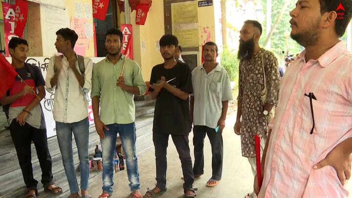 লালবাজার সূত্রে খবর, ধৃত তিন জনের পাশাপাশি ঘটনার সময় উপস্থিত আরও কয়েকজনের ফোন পুলিশের স্ক্যানারে।