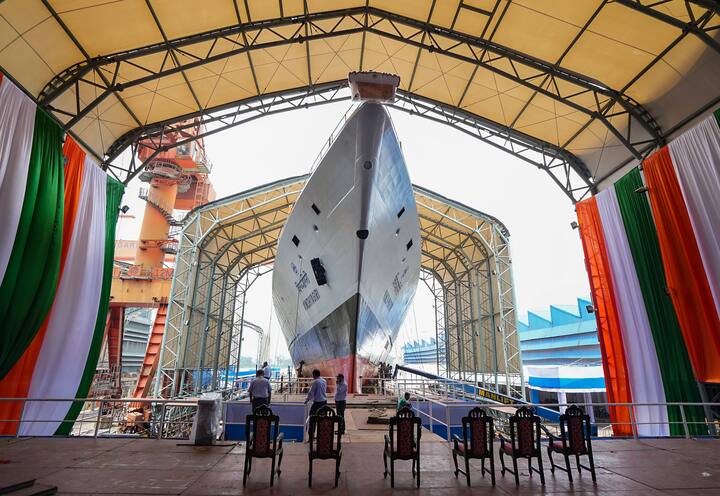প্রতিরক্ষা দফতরের PSU, 'Garden Reach Shipbuilders and Engineers Limited' এই তৃতীয় স্টেলথ ফ্রিগেট তৈরি করেছে।