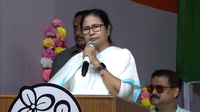 CM Mamata Banerjee Attacks CPM In Jadavpur Student Death Case Suggesting They Are Responsible For The Absence Of CCTV In Hostel Mamata Banerjee:'এরা সিসি ক্যামেরা লাগাতে দেয় না', যাদবপুরে ছাত্রমৃত্যুর ঘটনায় সিপিএমকে আক্রমণ মুখ্যমন্ত্রীর