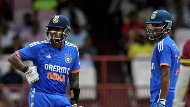 IND vs WI 5th T20I: Suryakumar Yadav's half century helps him equal Babar Azam and Virat Kohli's record IND vs WI 5th T20I: ভারতের হার সত্ত্বেও টি-টোয়েন্টিতে বাবর, বিরাটের রেকর্ডে ভাগ বসালেন সূর্যকুমার