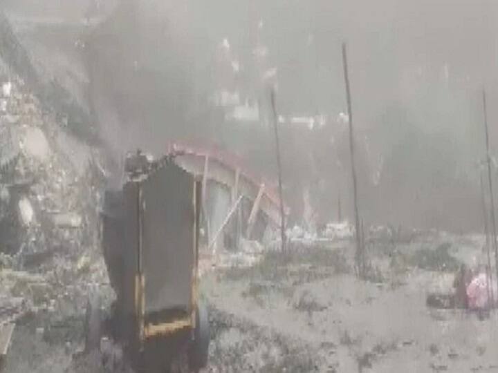 21 Killed In Heavy Rain In Himachal 9 killed as temple collapses in Shimla Viral Video: இமாச்சல பிரதேசத்தை புரட்டிபோட்ட கனமழை.. இடிந்து விழுந்த கோயில்.. பதைபதைக்க வைக்கும் வீடியோ