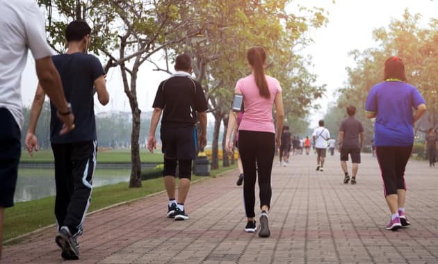 Health Tips:  Do you know the correct way of morning walk? This damage is caused by walking wrongly Morning Health Tips: શું તમે મોર્નિંગ વોકની સાચી રીત જાણો છો ? ખોટી રીતે ચાલવાથી થાય છે આ નુકસાન