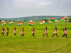 स्वतंत्रता दिवस पर अपनों के दिलों में पैदा करें देशभक्ति का जज्बा, भेजें ये खूबसूरत शायरी