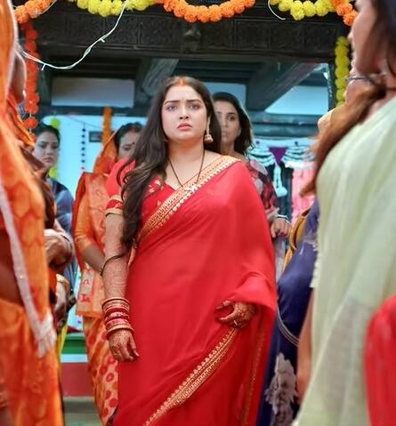 खास बात ये है कि ट्रेलर में आम्रपाली का एक सशक्त रूप भी देखने को मिलता है जो कि बहुत पॉवरफुल लगता है.