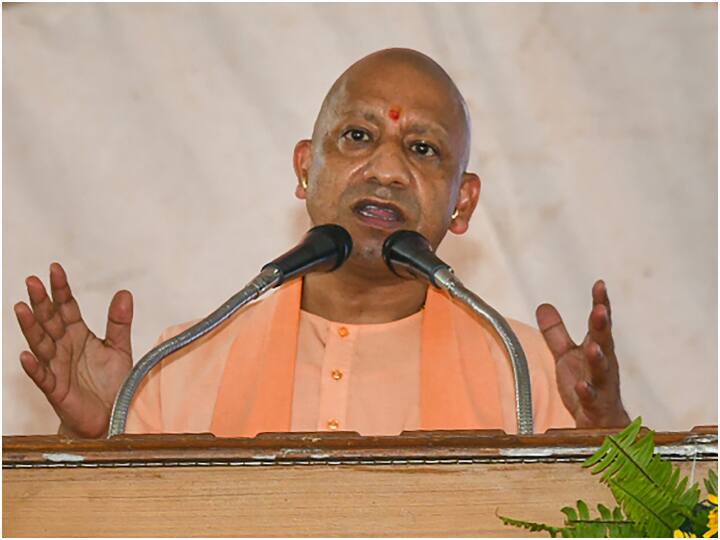 government doctors should their places posting at night Uttar Pradesh Chief Minister Yogi Adityanath UP News: राजभवन के सामने हुए मामले के बीच स्वास्थ्य विभाग को सीएम योगी ने दी सख्त हिदायत, कहा- तैनाती स्थल पर...