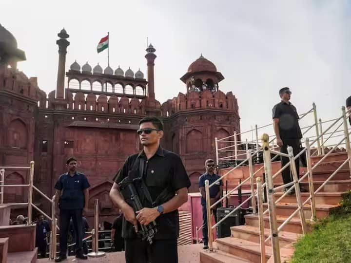 10 हजार पुलिसकर्मी, कैमरों से चेहरों की पहचान…स्वतंत्रता दिवस पर दिल्ली में सुरक्षा के इंतजाम 10 हजार पुलिसकर्मी, कैमरों से चेहरों की पहचान…स्वतंत्रता दिवस पर दिल्ली में सुरक्षा के इंतजाम