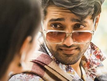 गदर एक प्रेम कथा से सबका दिल जीतने वाले नन्हे उत्कर्ष अब बड़े हो गए हैं. इस बार गदर 2 से उत्कर्ष शर्मा दर्शकों के सामने आए हैं तो कई फैंस उन्हें देख कर बोल रहे हैं- ये वही बालक है?