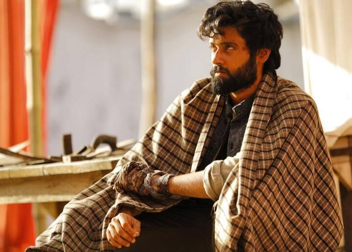 फिर साल 2007 में धर्मेंद्र, सनी देओल और बॉबी देओल की फिल्म अपने आई थी. इस फिल्म में उत्कर्ष अंगद सिंह चौधरी के किरदार में थे.