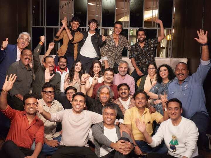 OMG 2 Box office collection 54.11 crore Akshay Kumar celebrated success party with Yami Gautam Pankaj Tripathi 4 दिनों में ओएमजी 2 ने कमाए 54.11 करोड़! अक्षय कुमार ने यामी गौतम और पंकज त्रिपाठी के साथ सेलिब्रेट की सक्सेस पार्टी