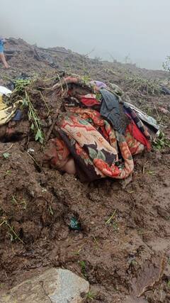 Uttarakhand Weather: बारिश के बीच केदारघाटी में बादल फटा, मलबे की चपेट में आई छानी कैंप की 3 दुकानें, देखें तबाही का मंजर