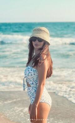 Anushka Sen: ਵਾਈਟ ਪ੍ਰਿੰਟਿਡ ਮੋਨੋਕਿਨੀ 'ਚ ਅਨੁਸ਼ਕਾ ਸੇਨ ਨੇ ਦਿੱਤਾ ਸਿਜ਼ਲਿੰਗ ਪੋਜ਼, ਬੀਚ 'ਤੇ ਮਸਤੀ ਕਰਦੀ ਆਈ ਨਜ਼ਰ