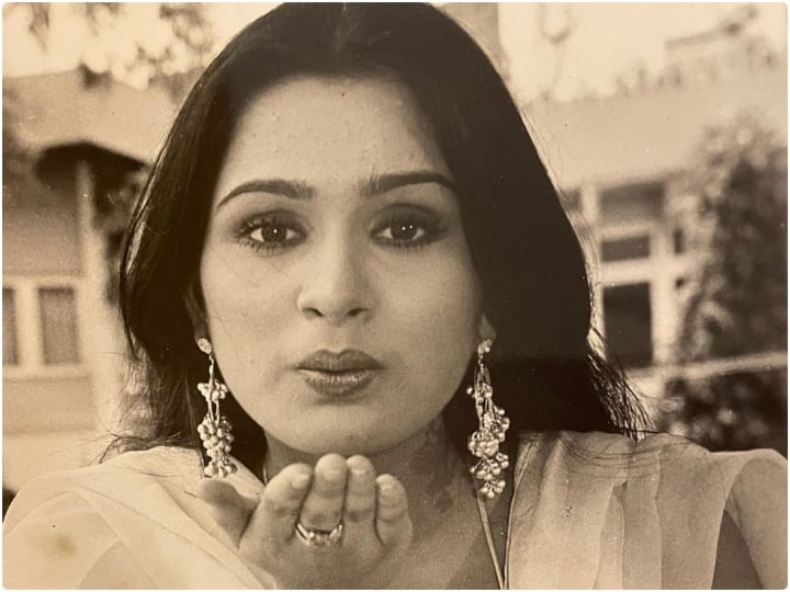 Padmini Kolhapure Love Life: इश्क में परिजनों को भी भूल गई थीं पद्मिनी कोल्हापुरे, सात फेरों के लिए छोड़ दिया था अपना घर