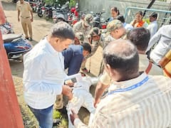 Solapur : कर्जाची परतफेड करुनही 7/12 वरील बोजा कायम, शेतकऱ्याचा आत्मदहनाचा प्रयत्न, काय आहे प्रकरण