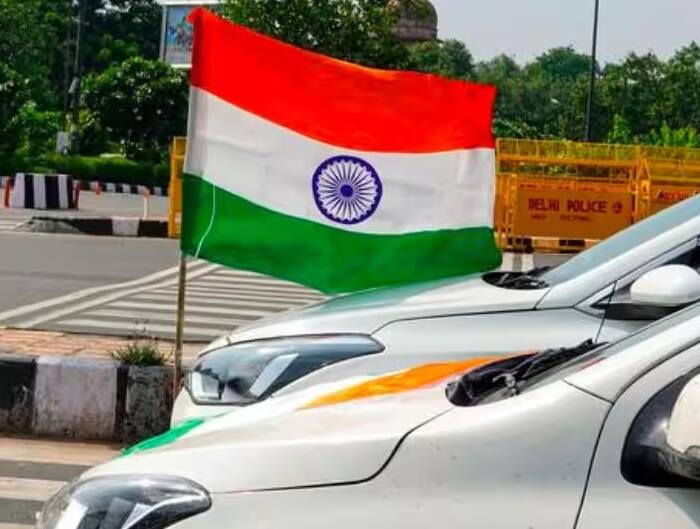 Independence Day 2023 Special: Many people put the tricolor in the car in the spirit of patriotism Independence Day 2023 Special: શું તમે પણ તમારી કાર પર લગાવો છો તિરંગો ? જાણો શું છે નિયમો?