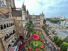 मध्य रेल्वे मुख्यालय, छत्रपती शिवाजी महाराज टर्मिनस येथे स्वातंत्र्य दिनानिमित्त राष्ट्रध्वज फडकावला