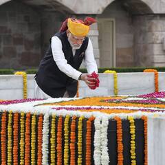 PM Modi : 'দেশের সর্বনাশ করেছে পরিবারবাদী, ভাইপোবাদী দলগুলি', নাম না করে কংগ্রেস-তৃণমূলকে খোঁচা মোদির