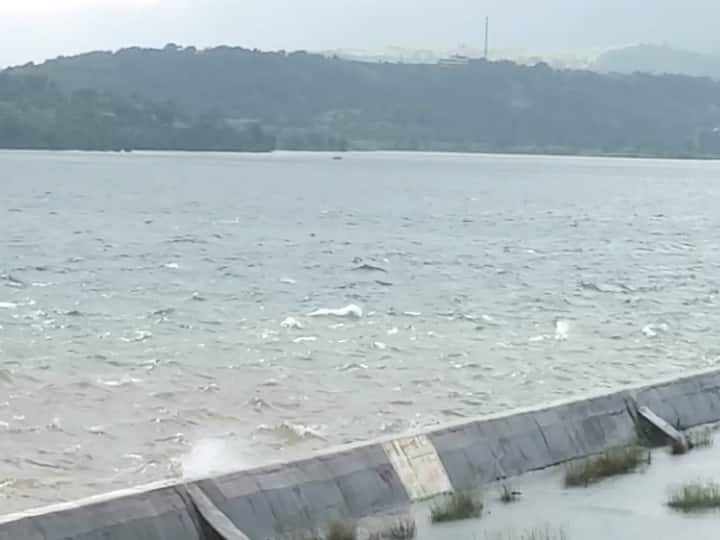 त्यामुळे उत्तर नगर जिल्ह्यासाठी वरदान ठरलेल भंडारदरा धरणाचा पाणीसाठा 98 टक्के झाला आहे.