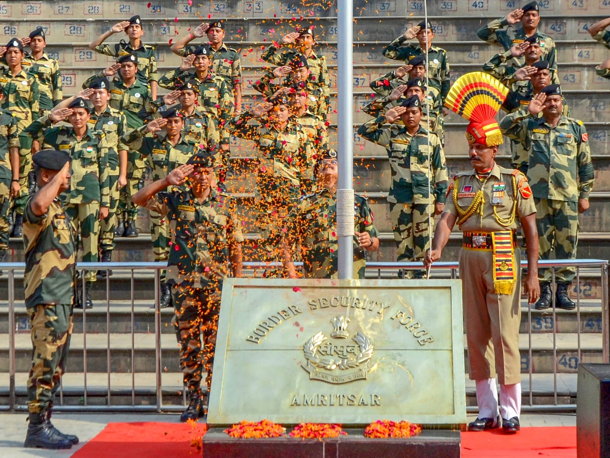 WATCH | Beating Retreat Ceremony Held At Attari-Wagah Border On 73rd  Republic Day