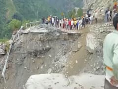 चमोली: भूस्खलन में क्षतिग्रस्त हुआ बद्रीनाथ हाईवे, पीपलकोटी में मलबे में दबे कई वाहन