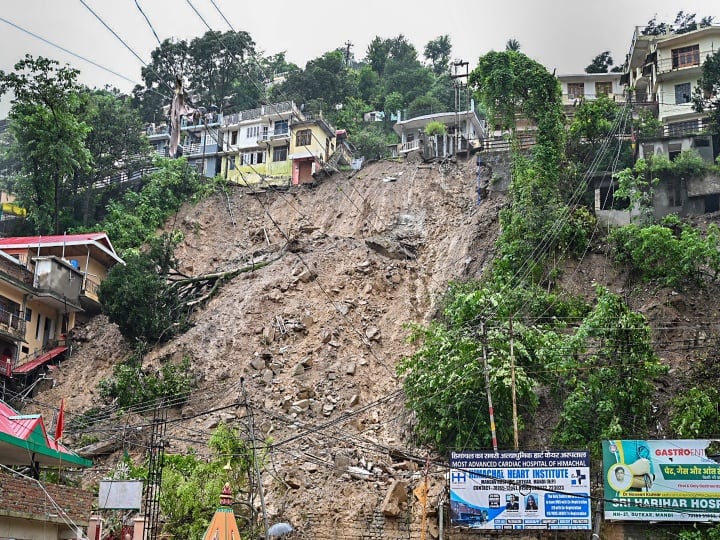 हिमाचल प्रदेश और उत्तराखंड में बारिश का कहर, IMD ने जारी किया रेड अलर्ट