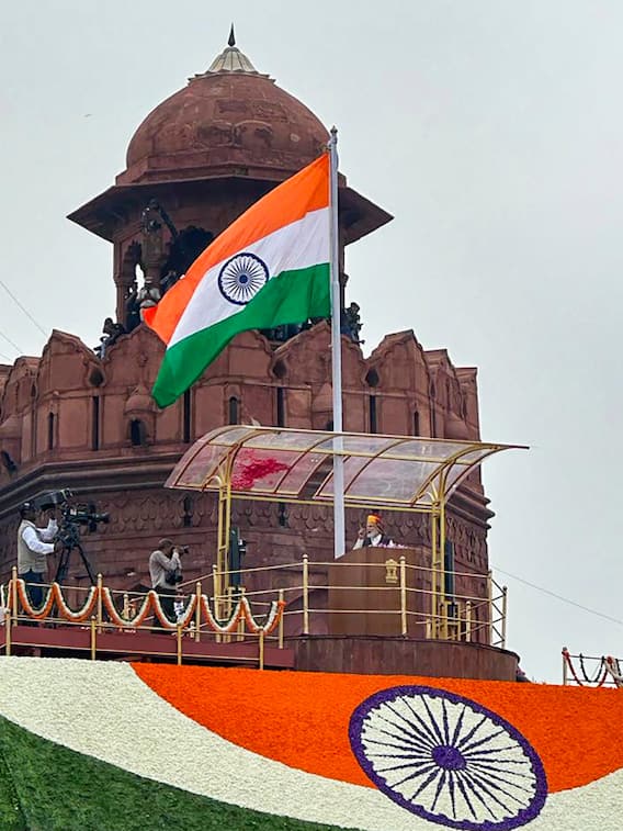 लाल किले का असली नाम पता है आपको?