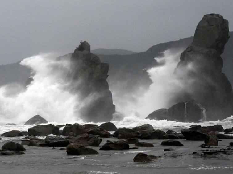 Japan issues emergency warning as Typhoon Shanshan nears Typhoon Shanshan: જાપાનમાં ભયાનક તોફાનની ચેતવણી, હજારો લોકો સુરક્ષિત સ્થળે ખસેડાયા