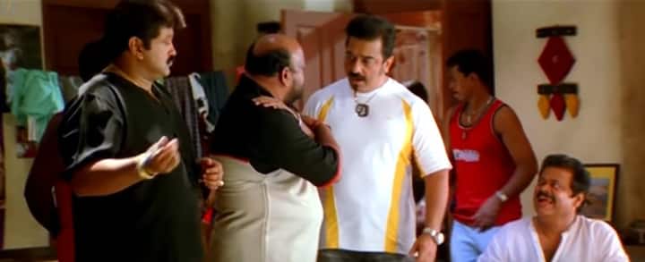 உள்ளூர் தாதாவாக இருக்கும் கமல், தந்தை நாகேஷின் ஆசைக்கிணங்க டாக்டராக இருப்பதாக பொய் சொல்லி நடிக்கிறார். இந்நிலையில் பிரகாஷ்ராஜை சந்திக்கும் நாகேஷ், அவரின் மகள் டாக்டர் சினேகாவை, தனது மகன் டாக்டராக இருக்கும் கமலுக்கு திருமணம் செய்து வைக்க கேட்கிறார்.