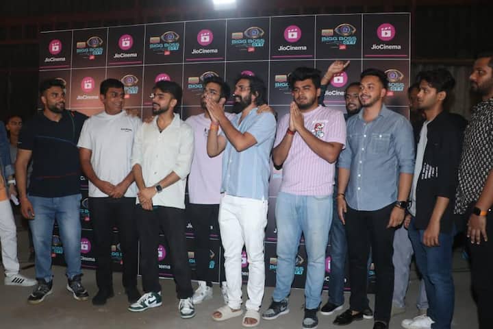 Elvish said on the Bigg Boss OTT 2 stage, “This experience is unreal for me. This was the first time I met you. I am grateful to be in the top 5 despite being a wildcard. If I win it would be good and if I don’t it’s okay I got the love of all”.