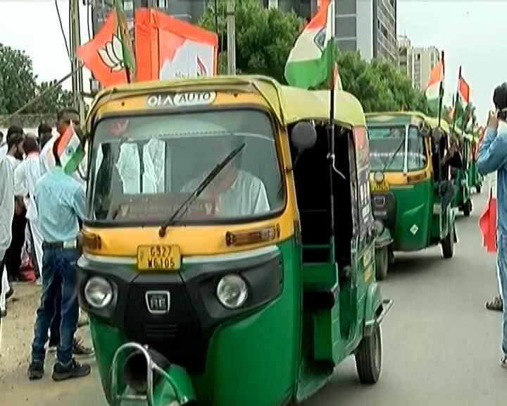 Ahmedabad Rickshaw Association has joined BJP Gandhinagar: અમદાવાદ રિક્ષા એસોસિએશને AAP સાથે ફાડ્યો છેડો, સી.આર.પાટીલની હાજરીમાં રિક્ષા ચાલકો ભાજપમાં જોડાયા