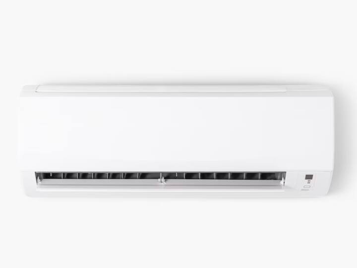 एसी के पानी को आप पौधों में इस्तेमाल कर सकते हैं. यह दूषित पदार्थों से मुक्त होता है जिसकी वजह से ये सुरक्षित होता है. इसके अलावा टाइल्स और बर्तन धोने के भी काम आ सकता है.