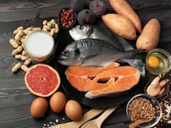 Vitamin b12 deficiency: हाथ पैर में झुनझुनी और चेहरे का पीलापन, इस विटामिन की कमी के हैं लक्षण