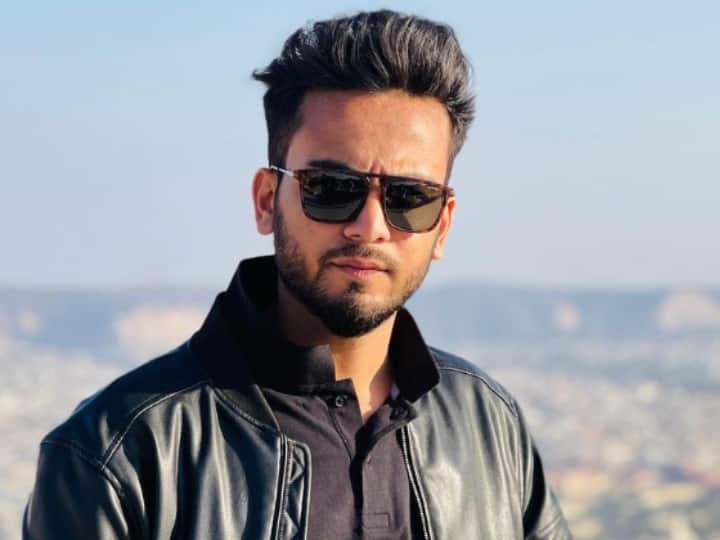 गूगल के वीडियो स्ट्रीमिंग प्लेटफॉर्म यूट्यूब ने लोगों के एक नई पहचान दिलाई है और आज वे फर्श से अर्श तक उठ चुके हैं. इसका सबसे बड़ा उदाहरण फेमस यूट्यूबर Elvish Yadav हैं. उन्होंने अपने चैनल की शुरुआत रोस्ट वीडियो के साथ की थी और आज वे दुनियाभर में फेमस हो चुके हैं.