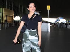 ఎయిర్ పోర్టులో క్యాజువల్ డ్రస్‌లో రష్మిక క్యూట్ లుక్స్!