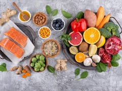 Vitamin b12 deficiency: हाथ पैर में झुनझुनी और चेहरे का पीलापन, इस विटामिन की कमी के हैं लक्षण