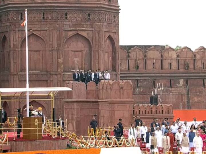 Happy Independence Day 2023 Tricolor hoisted on Red Fort built in Gwalior and Sehore ann Independence Day 2023: मध्य प्रदेश के इस शहर में बना लाल किले पर फहराया गया तिरंगा, 17 राज्यों में भेजा गया राष्ट्रीय ध्वज