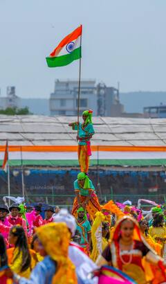 Photos: आज़ादी के उत्सव का ऐसा नज़ारा, CM गहलोत भी फोटो खींचने से खुद को रोक नहीं पाए